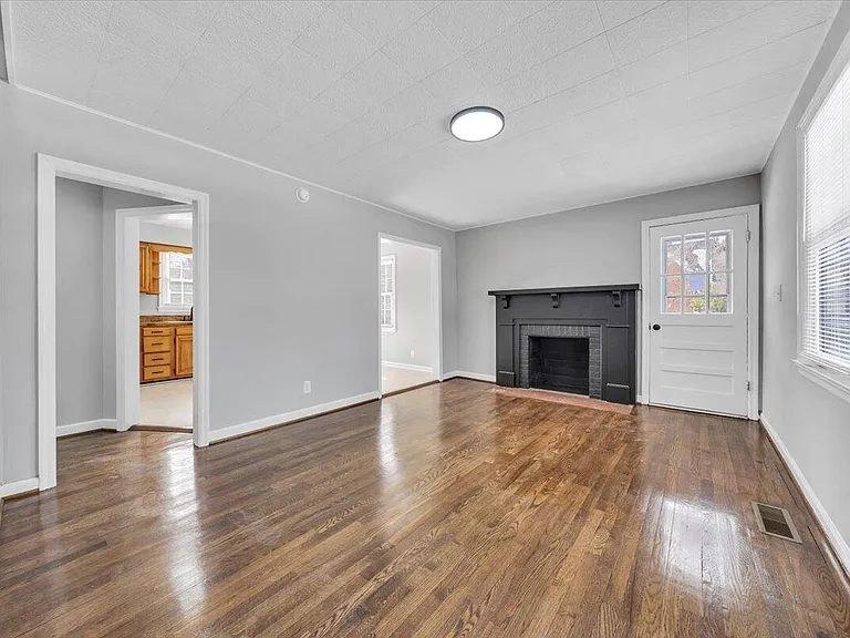 32 Upland Dr — Photo 5