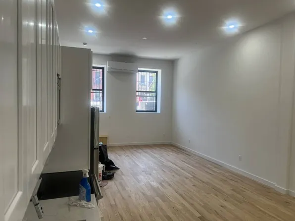 93 2nd Avenue image 2 of 4