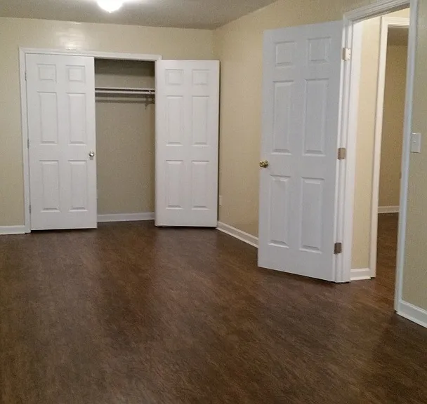 215 Bainbridge Cir — Photo 14