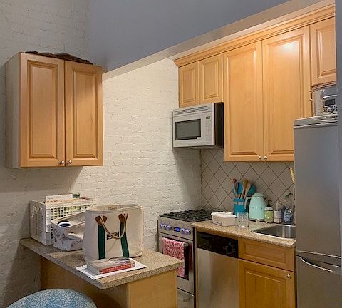 4th image of 54 W 76th St APT 2R