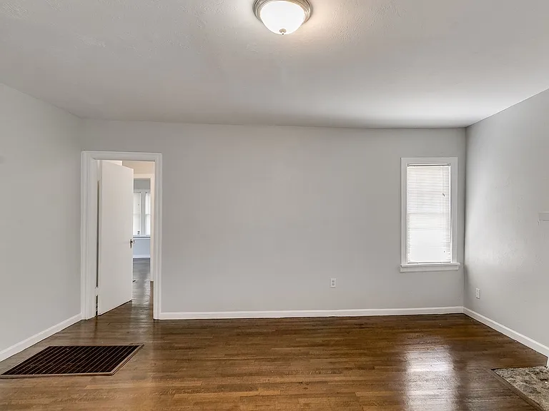 2042 NW 34th St — Photo 34
