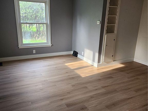 5th image of 121 Winona Rd