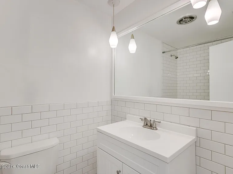 300 Amherst Ave — Photo 18