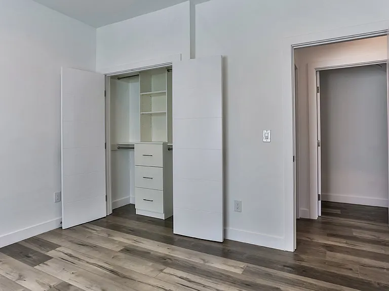 3946 S Budlong Ave #1/2 — Photo 19
