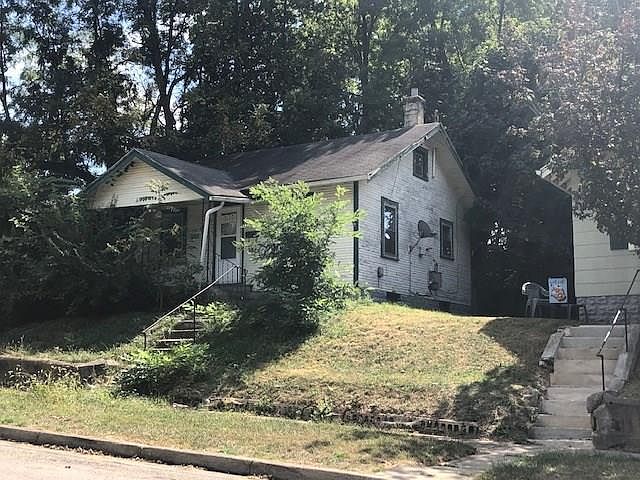 2nd image of 1813 W Washington St