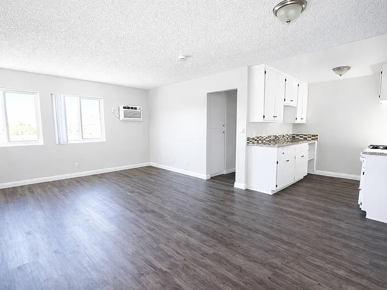 4571 N Figueroa St #21 — Photo 2
