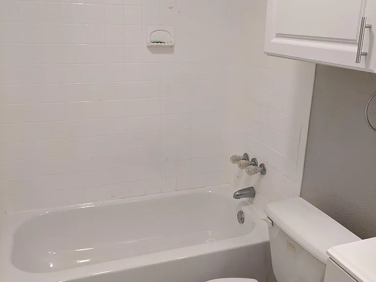 Renovated guest full bathroom