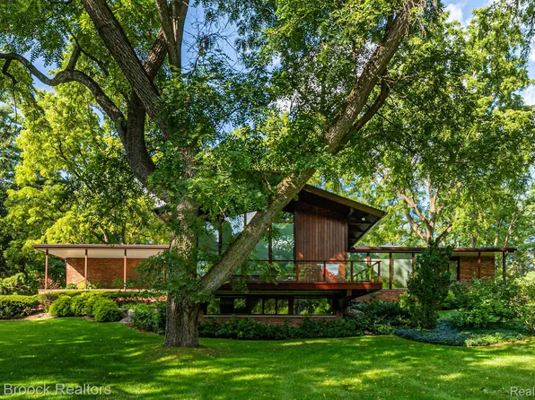 1065 Greentree Rd, Bloomfield Hills, MI 48304