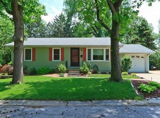 1012 Hillcrest Pl, Saint Charles, MO 63301