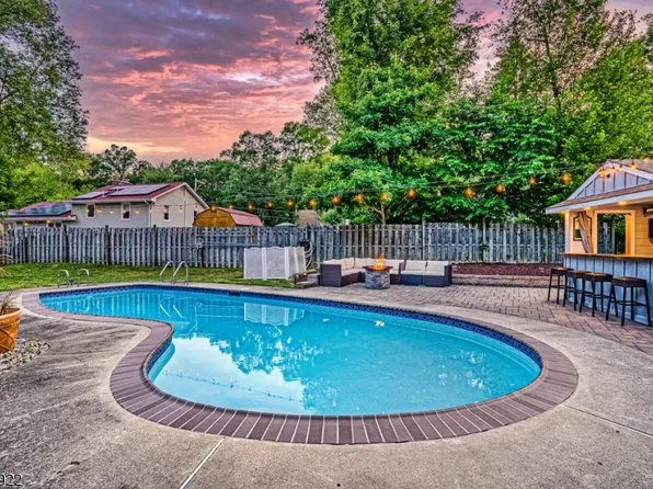 9 Pequot Trl, Jefferson Twp., NJ 07438