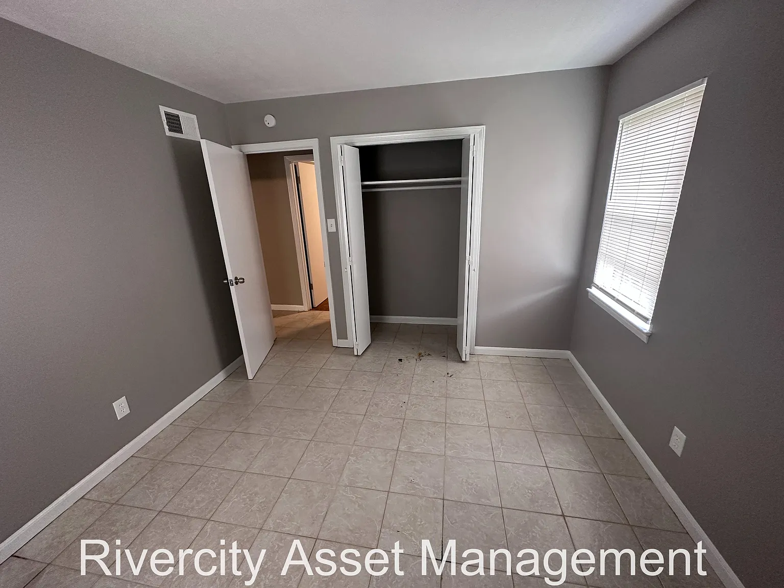 3 bed, 985 sqft, $1,135 — Photo 4