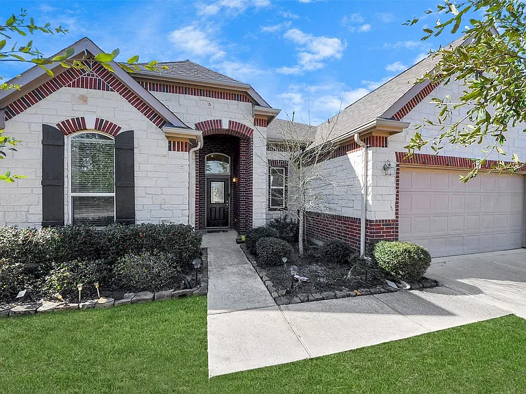 1947 Parnevik Pl — Photo 1