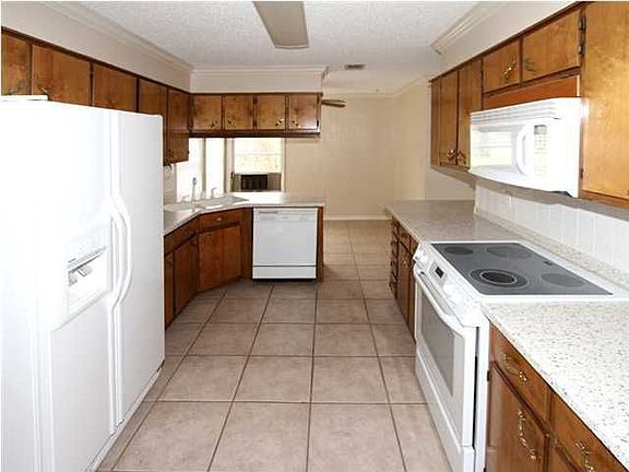 4th image of 2931 Glenn St