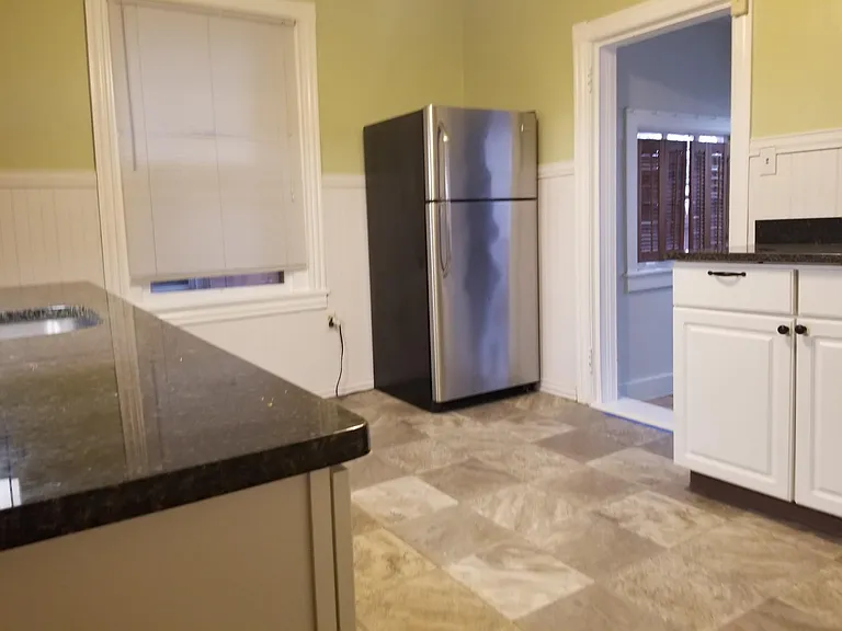 525 E Laurel St — Photo 5