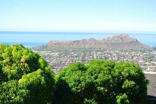 Exceptional view of Diamond Head, quiet neighborhood