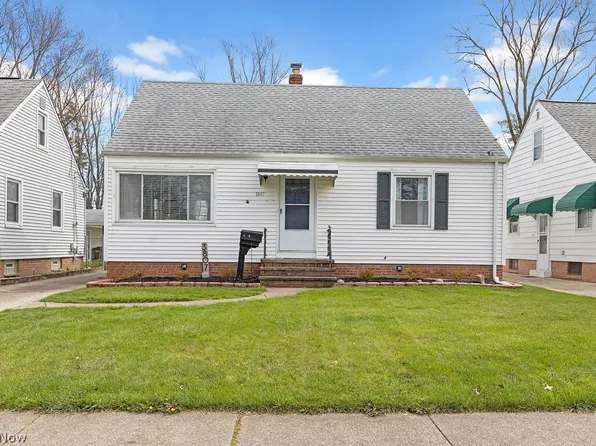 3807 W 210th St, Fairview Park, OH 44126