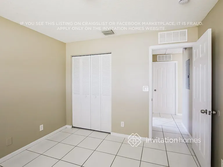 1672 W Breezy Ln — Photo 8