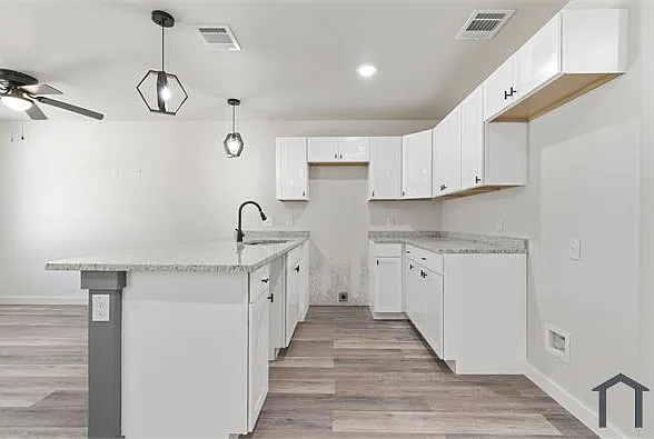 227 S Grimes St #201 — Photo 6