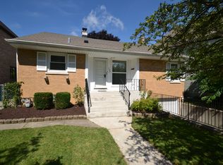 380 N Highview Ave, Elmhurst, IL 60126