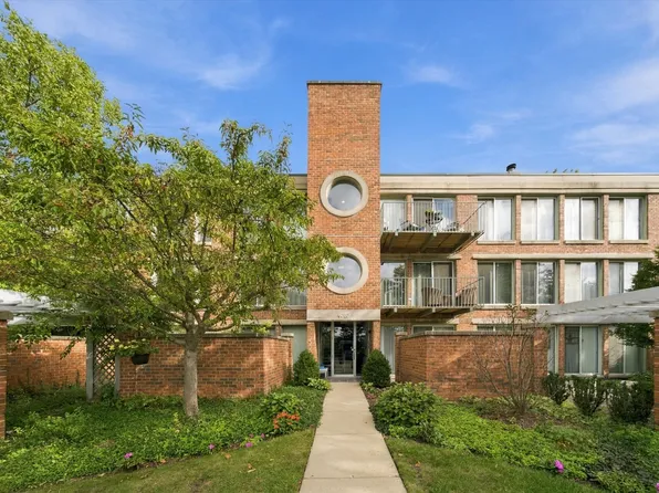 4020 Arbor Ln Unit 203, Northfield, IL 60093