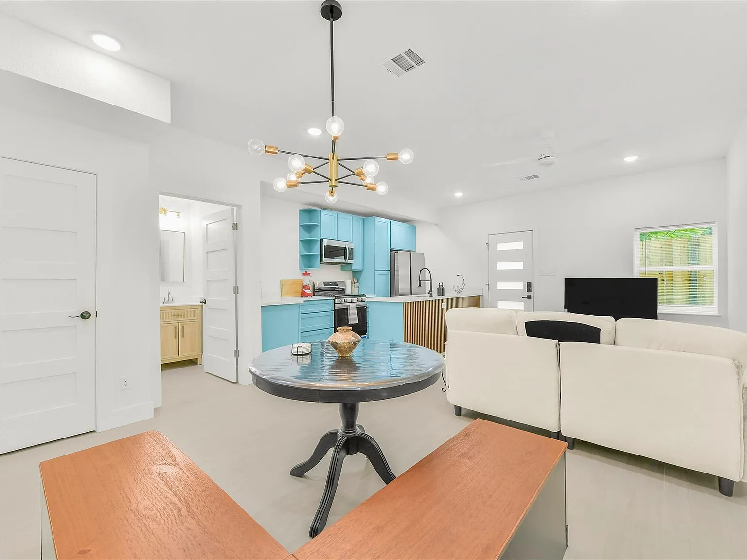 2 bed, 2.0 bath, 930 sqft, $1,800 — Photo 4
