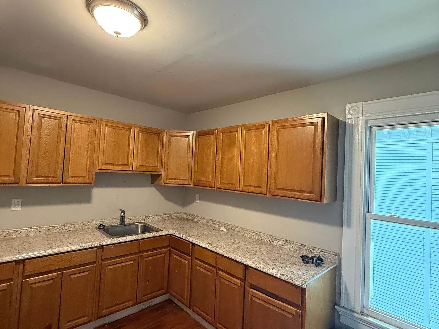 4 bed, 1100 sqft, $2,150 — Photo 3