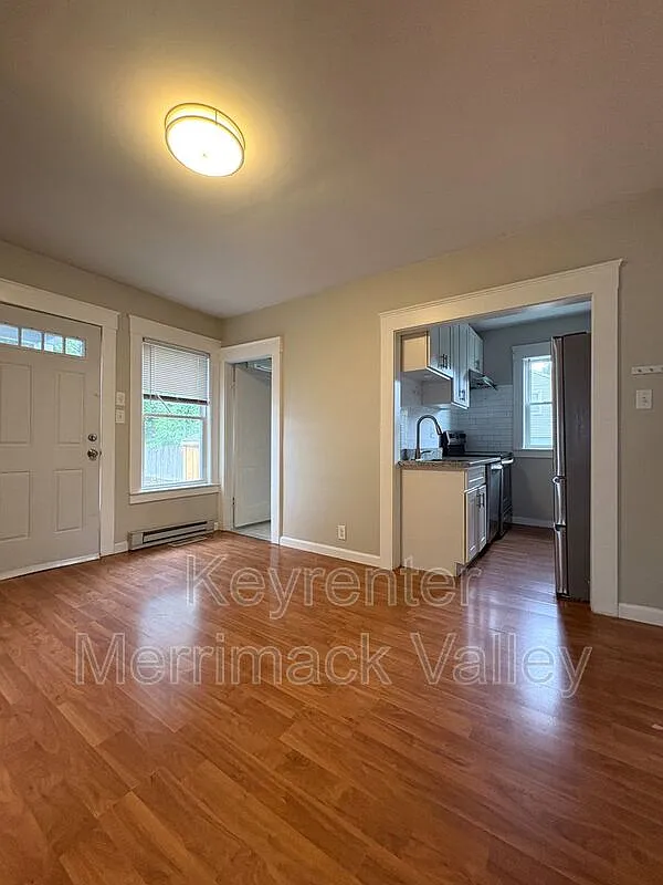 2 bed, 1.0 bath, 840 sqft, $2,085 — Photo 1