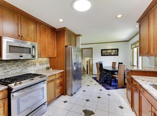 1312 Burke Ave W, Roseville, MN 55113