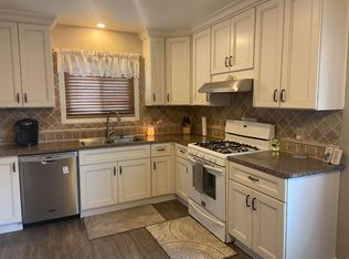 70441 Chaucer Dr, Richmond, MI 48062