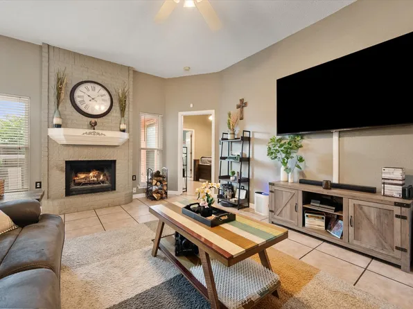 728 Saddle Rd, White Settlement, TX 76108