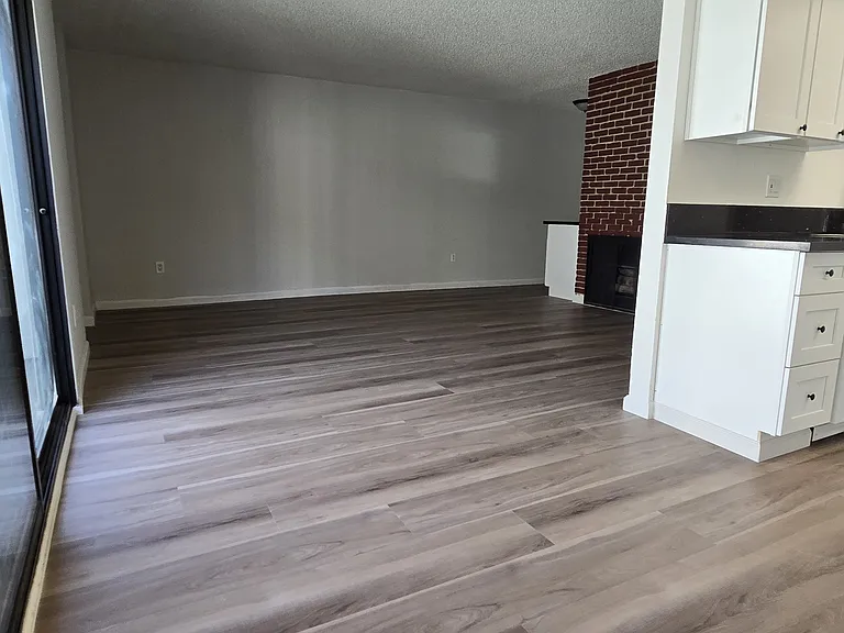 9047 Langdon Ave #15 — Photo 4