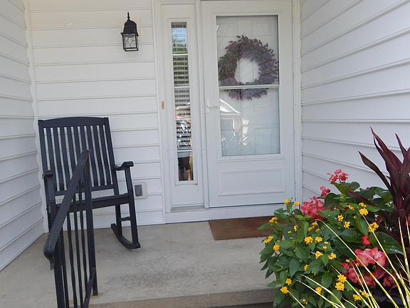 2nd image of 5121 Country Place Ln