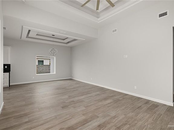 3rd image of 816 N Brushfield Ave