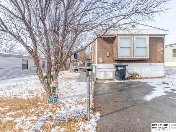 15154 D Plz #40, Omaha, NE 68144
