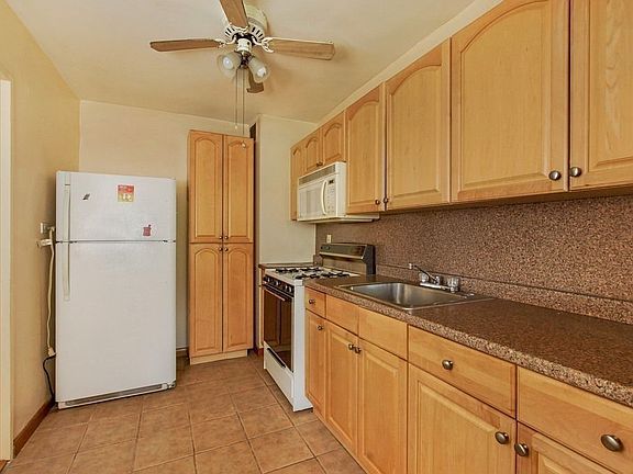 4th image of 3935 Blackstone Ave APT 3E