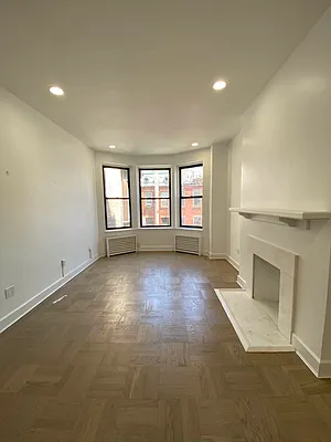 Rented by La Seven Inc. | media 21