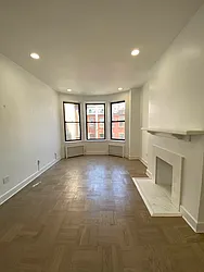 Rented by La Seven Inc.