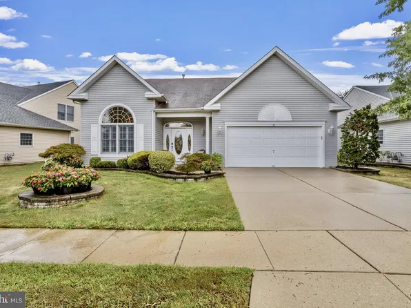 51 Settlers Ln, Columbus, NJ 08022