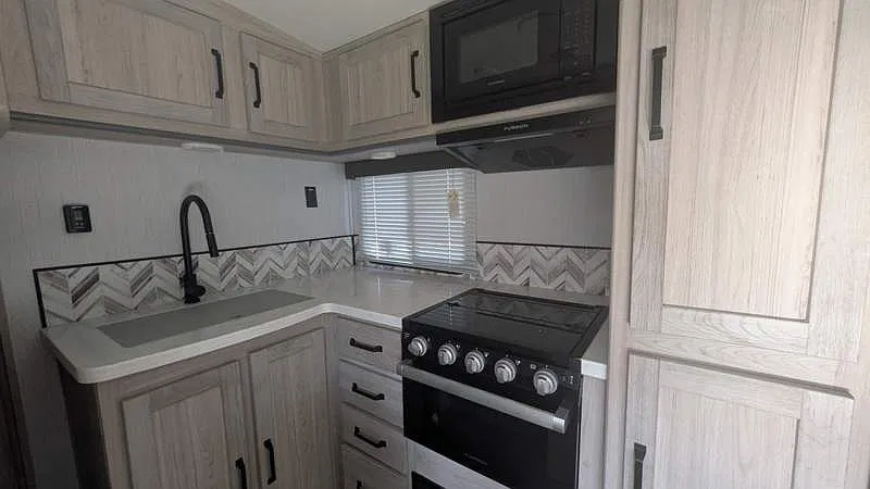 2 bed, $850 — Photo 2
