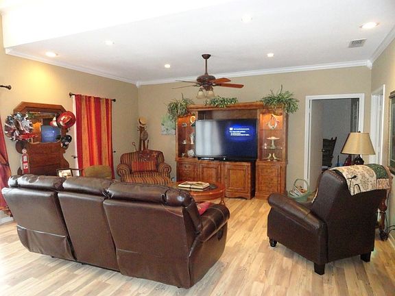 2nd image of 307 Parkview St