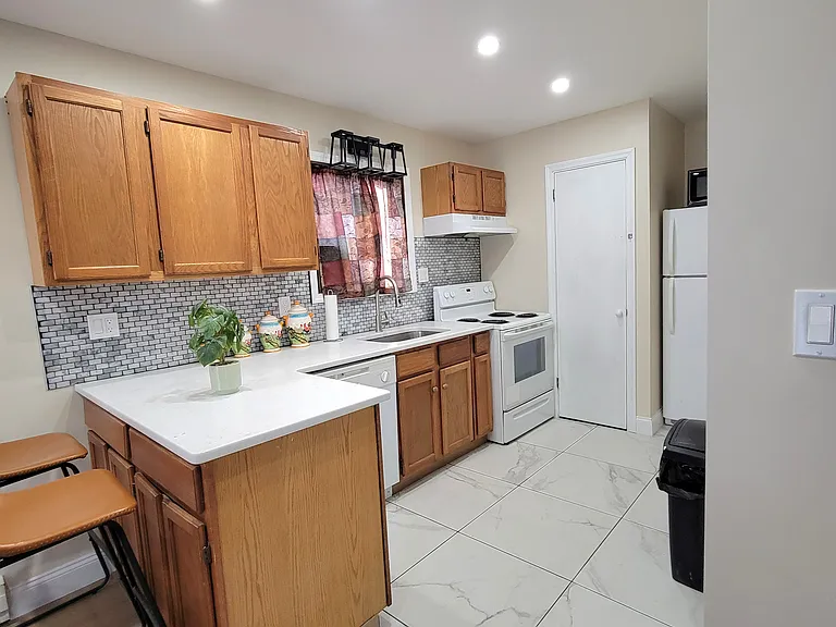353 Saunders Dr — Photo 3