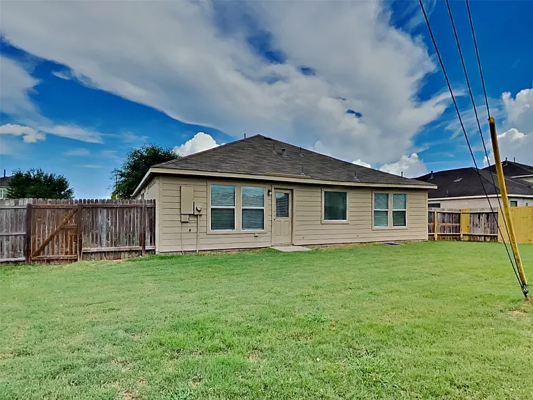 3906 Hawthorne Glen Ct — Photo 14