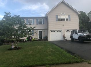 23 Newbury St, Monroe, NY 10950