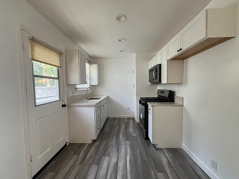14 E Commonwealth Ave #B — Photo 6
