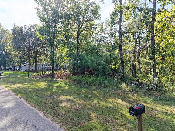 4th image of 562 Magnolia Park