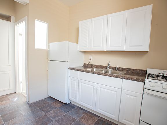 5th image of 2943 N Bartlett Ave #6