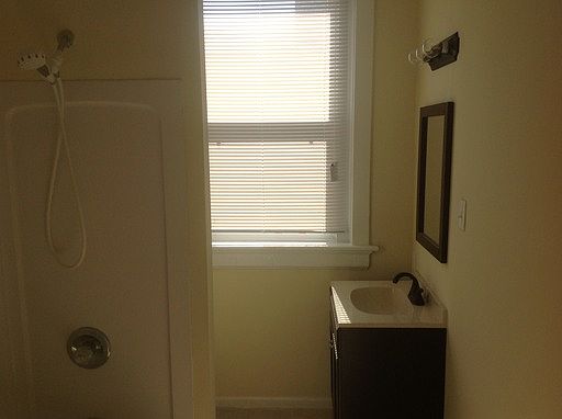 5th image of 2422 Barton Ave #B