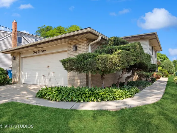 2215 Eastview Dr, Des Plaines, IL 60018