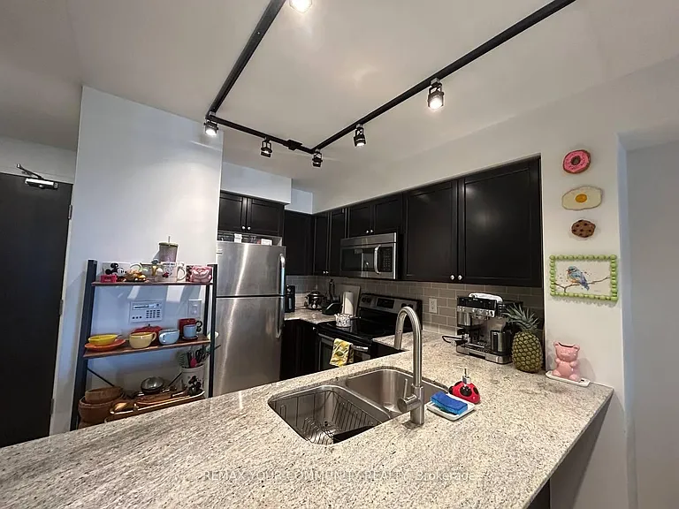 73 King William Cres #1008 — Photo 3