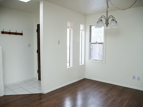 Entrance/Dining